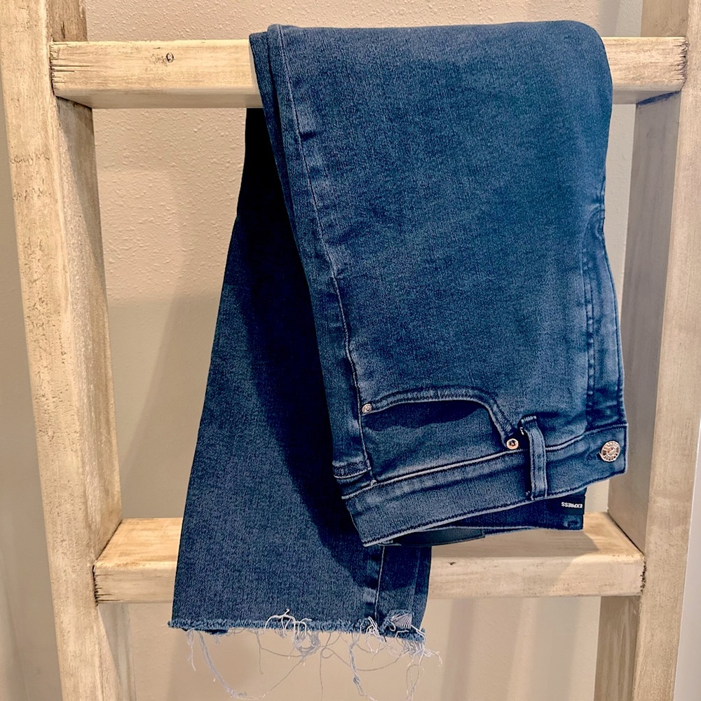 NWOT Express High Waisted Dark Wash Raw Hem '90s Slim Jeans- 12 Short